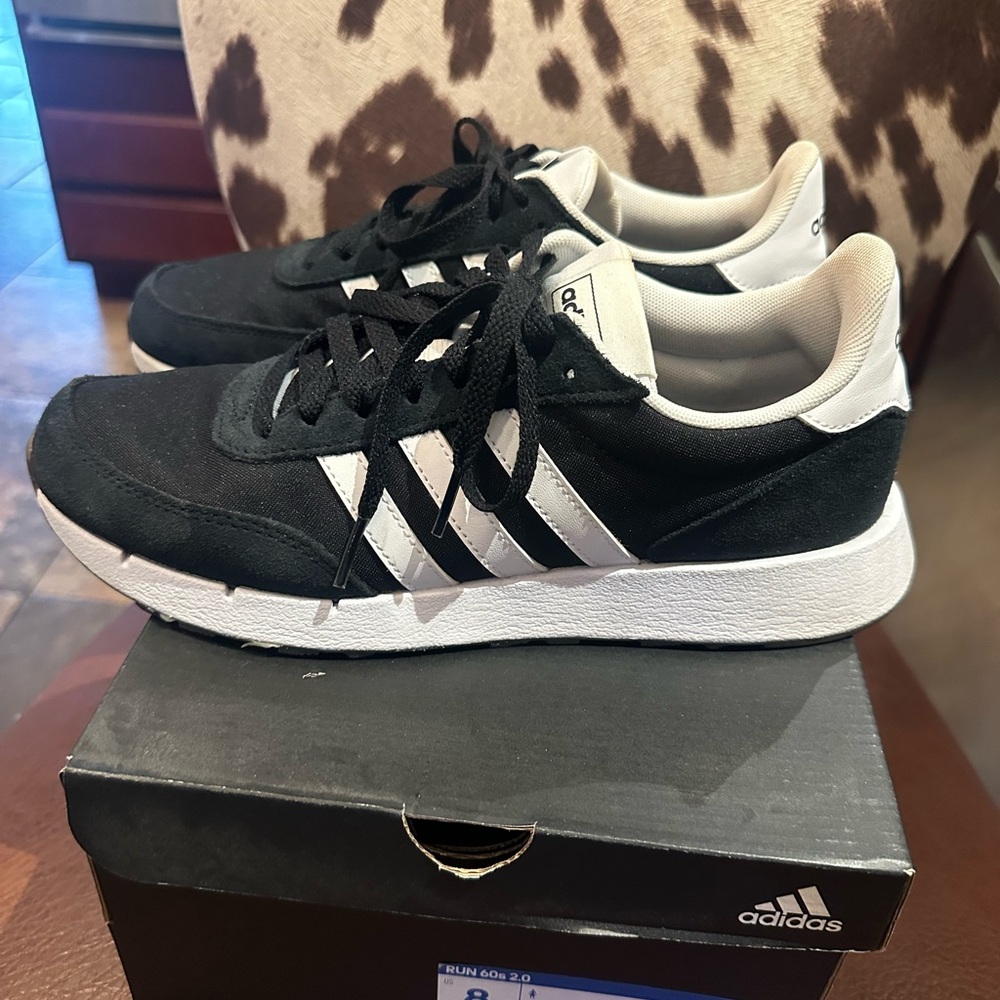 Adidas women Black and White Classic Sneakers (worn twice)